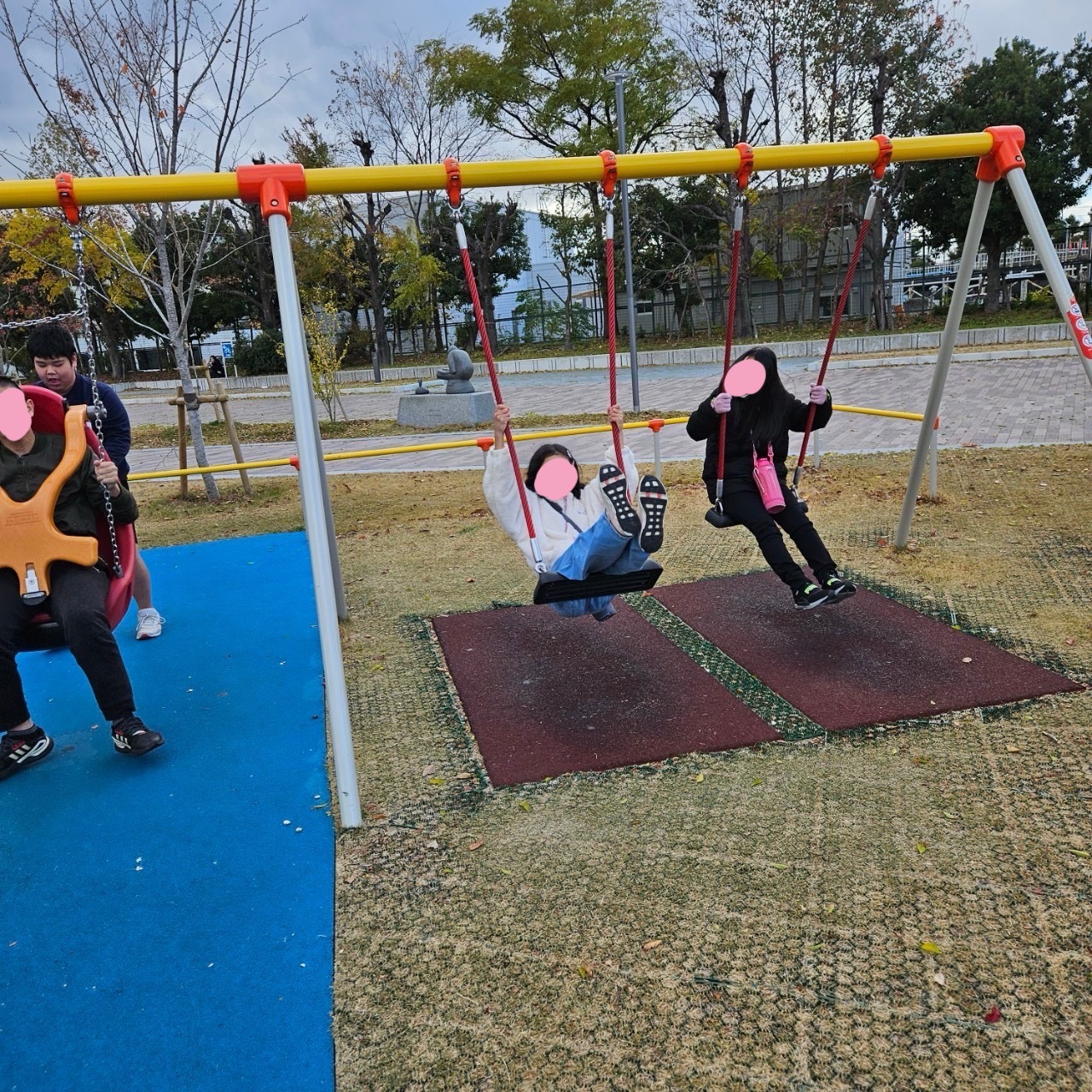 大阪市浪速区の放課後等デイサービスオハナピース大阪日本橋の世木公園へおでかけ